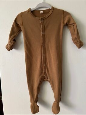 Quincy Mae Brown Footed One-Piece Baby Romper 0-3 months